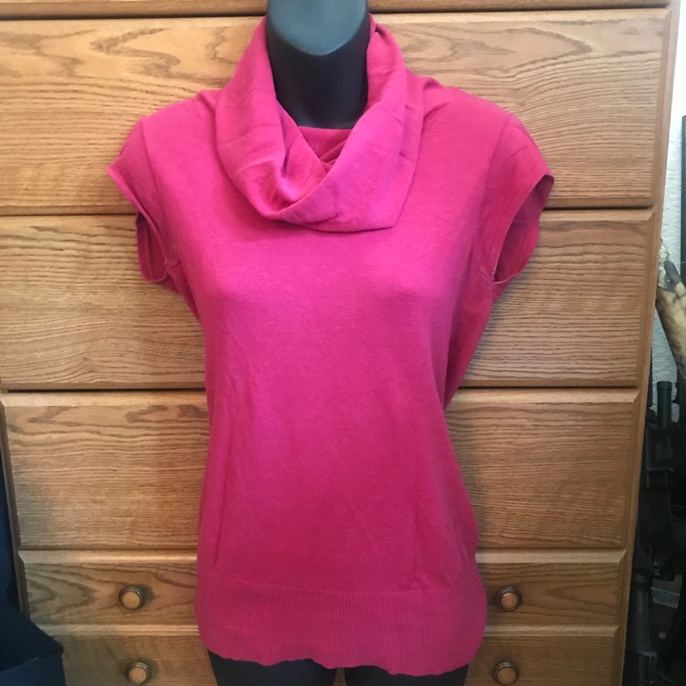 4/$10 item🤑 Banana Republic cap sleeve sweater. Size M.